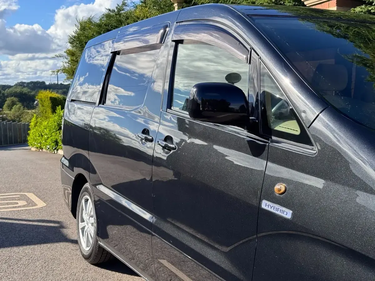 Used Toyota Alphard 159 HP (116 kW) 2006 Black MPV