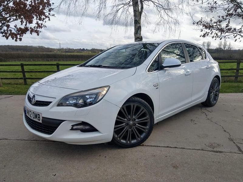 Used Vauxhall Astra SRi 2012 White Hatchback