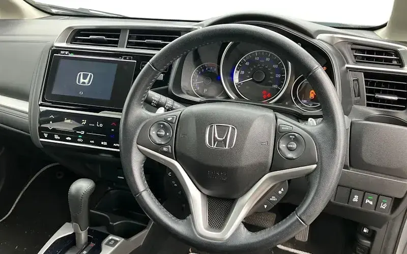 Begagnad Honda Jazz EX 102 HK (75 kW) 2019 Silver Halvkombi