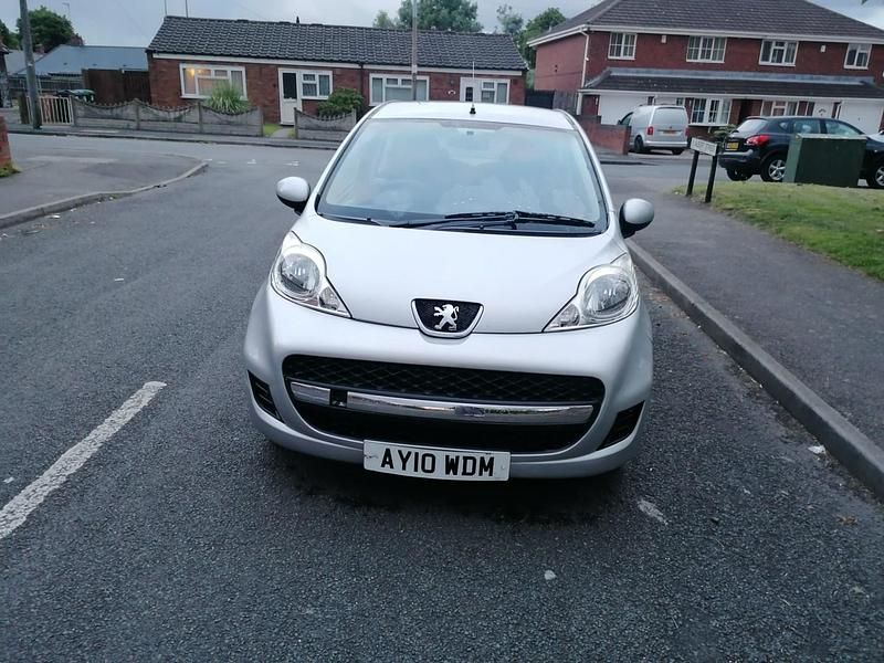 Used Peugeot 107 68 HP (50 kW) 2010 Silver Hatchback
