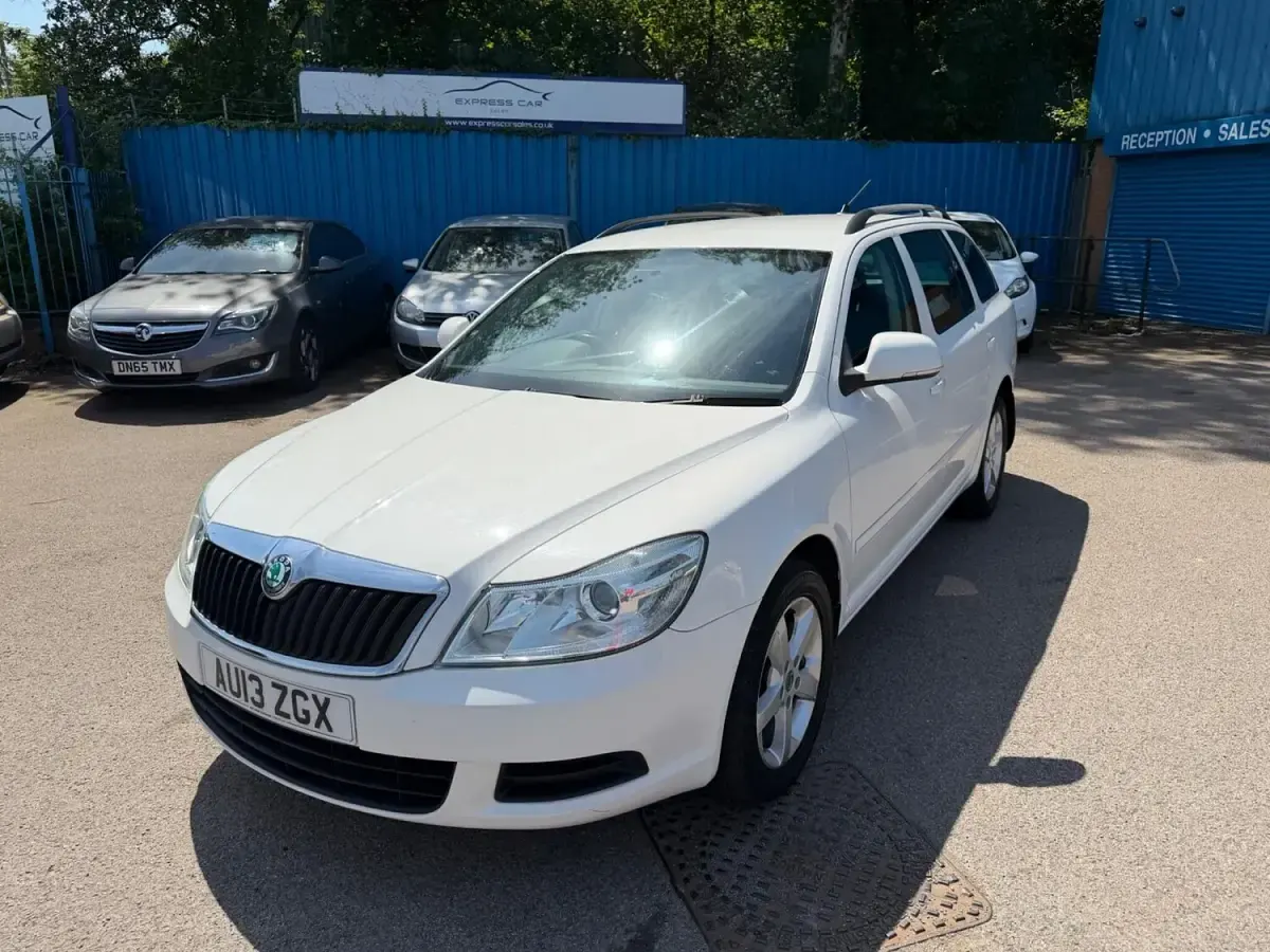 Used Skoda Octavia SE 2013 White Estate