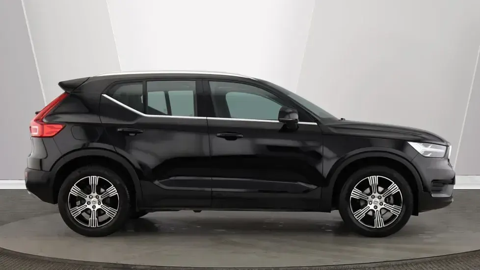 Used Volvo XC40 Inscription 163 HP (119 kW) 2022 Metallic  black stone SUV