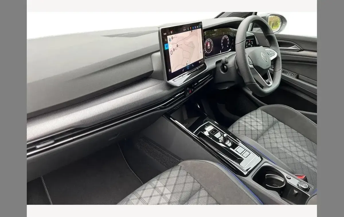Used VW Golf VIII R-line 150 HP (110 kW) 2025 White Hatchback