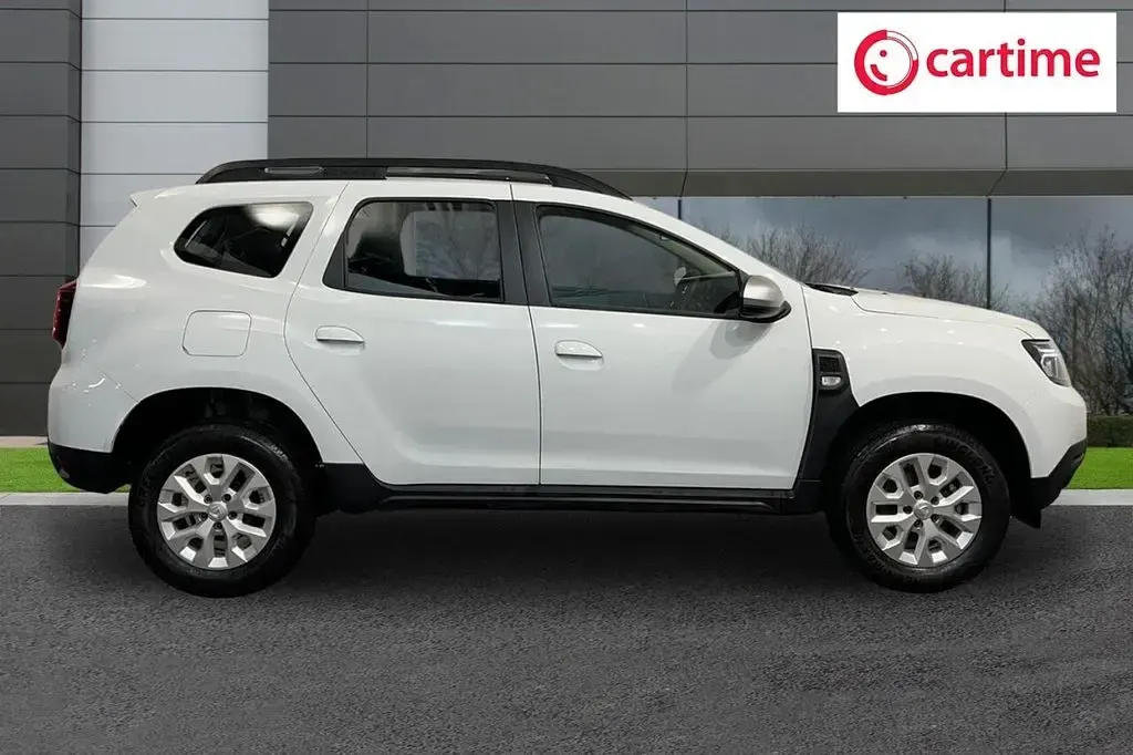 Used Dacia Duster Comfort 100 HP (73 kW) 2022 White SUV