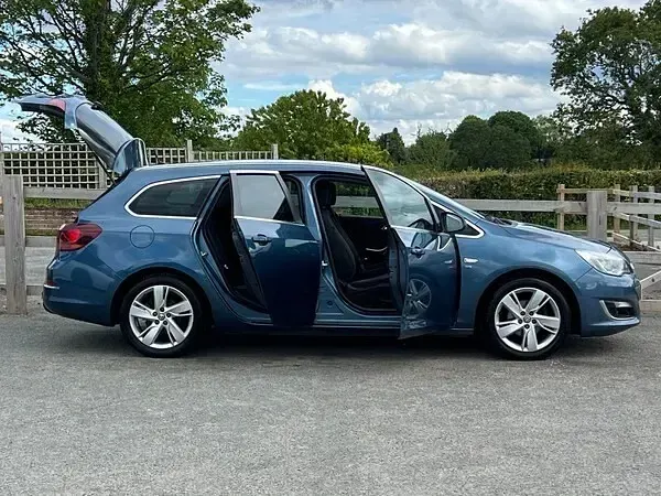 Used Vauxhall Astra SRi 115 HP (84 kW) 2012 Blue Estate