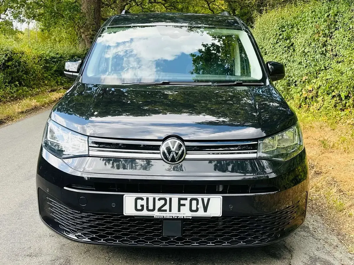 Used VW Caddy Maxi Life 120 HP (88 kW) 2021 Black MPV