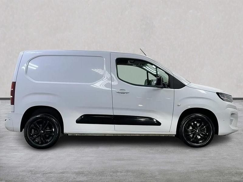 Usado Citroën Berlingo 130 HP (95 kW) 2024 Branco Monovolume