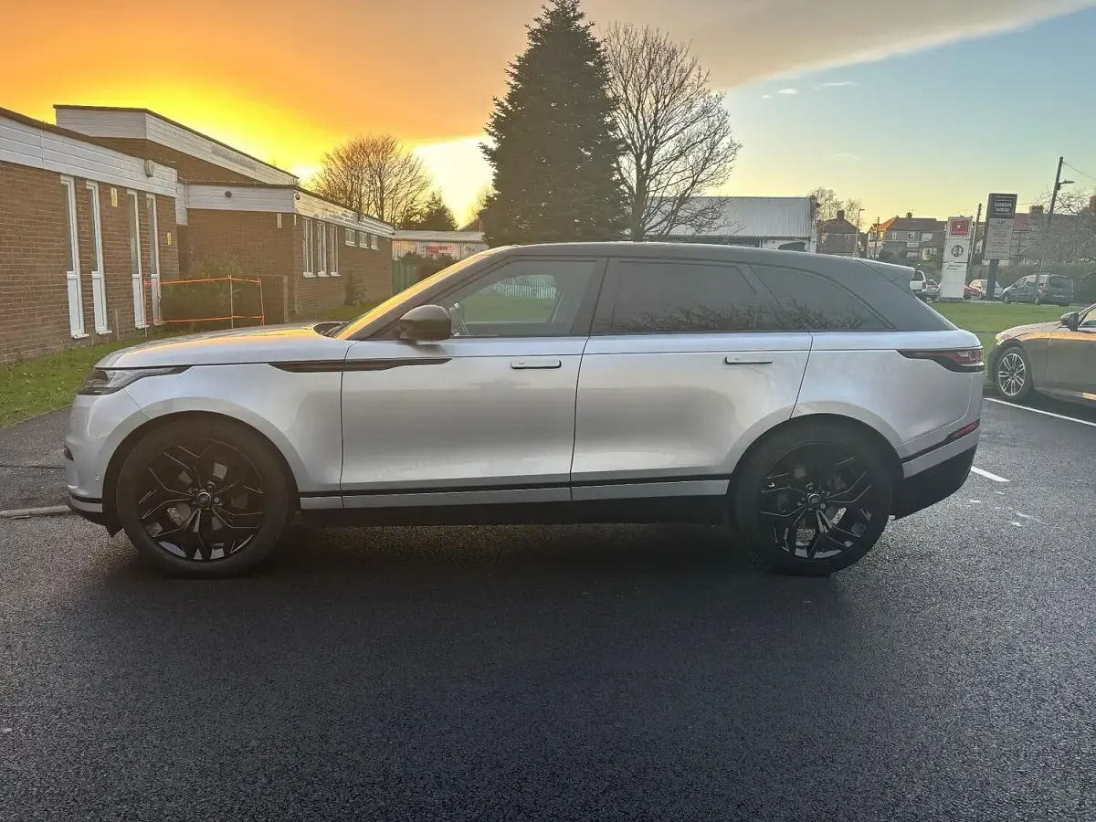 Used Land Rover Range Rover Velar SE 240 HP (176 kW) 2018 Silver SUV