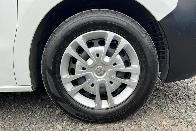 Used Vauxhall Vivaro S 100 HP (73 kW) 2021 White MPV