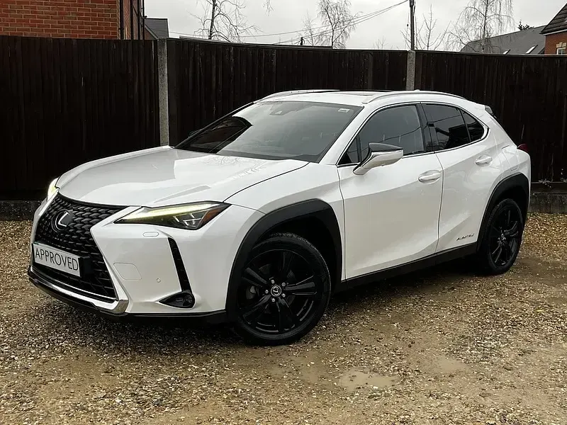 Used Lexus UX 150 kW (204 HP) 2021 White SUV