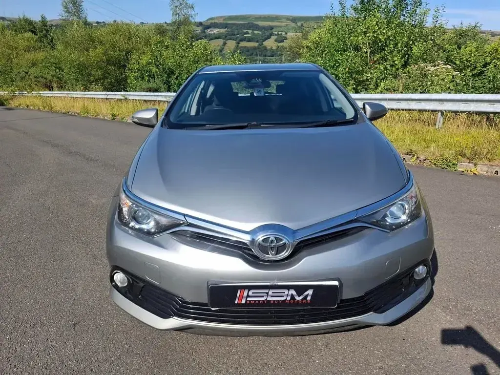 Used Toyota Auris Business Edition 112 HP (82 kW) 2017 Grey Hatchback