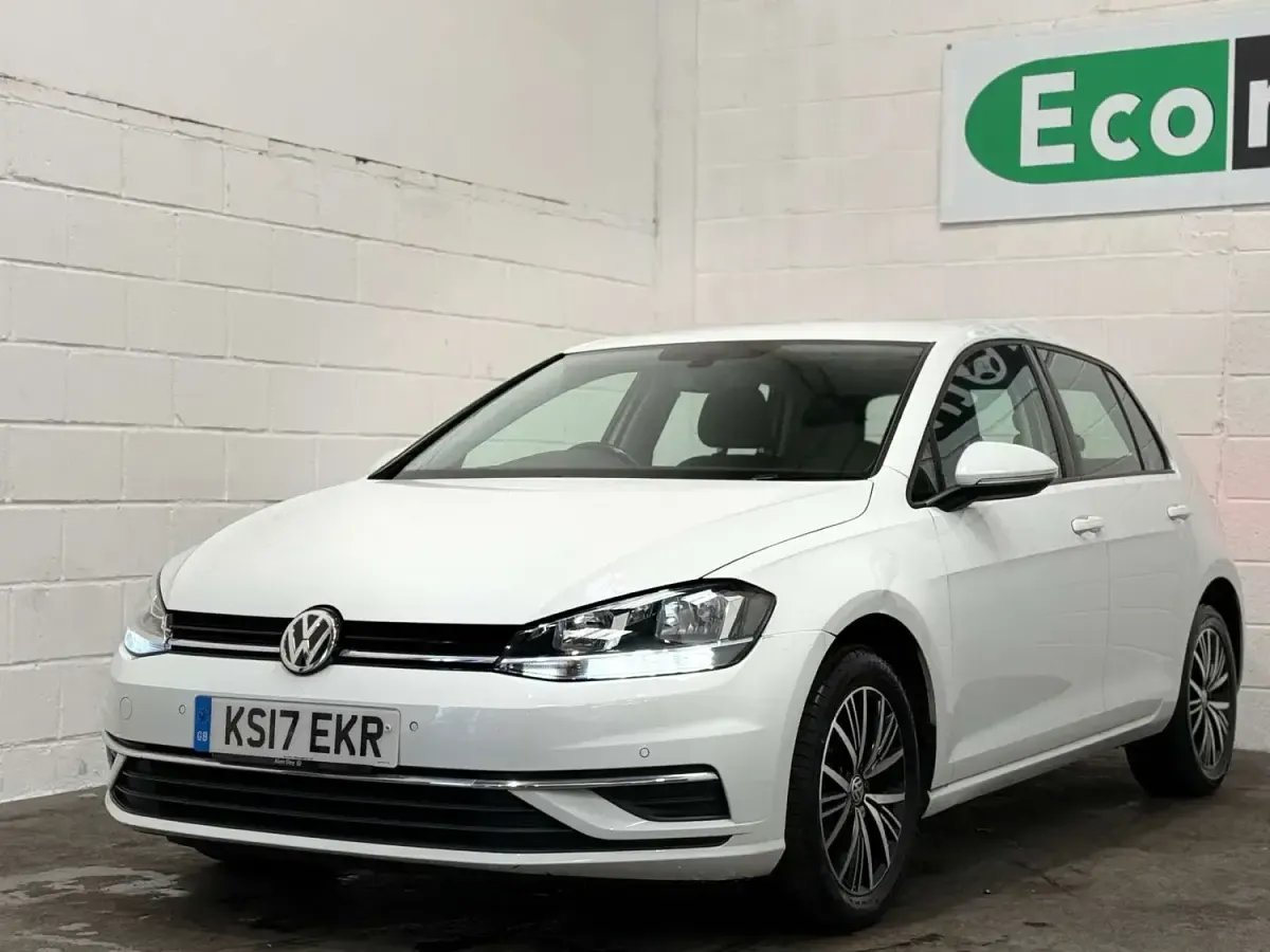 Begagnad VW Golf VII SE 125 HK (91 kW) 2017 Vit Halvkombi