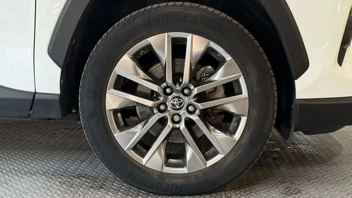 Used Toyota RAV4 218 HP (160 kW) 2022 White SUV
