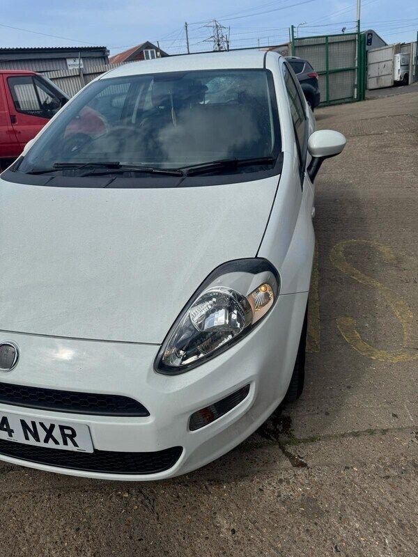 White Used 2014 Fiat Punto Pop Hatchback | £2,795 (Fair price) - Image 1/4