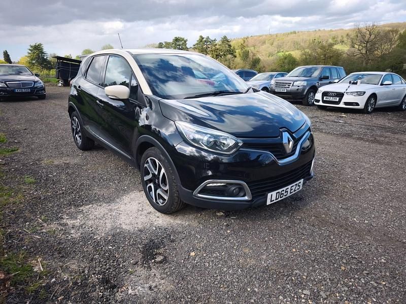 Used Renault Captur Dynamique 90 HP (66 kW) 2015 Black SUV