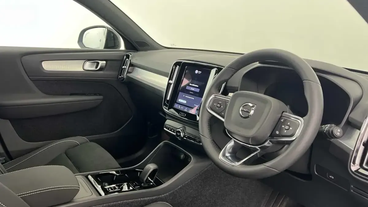 Used Volvo XC40 Plus 161 HP (118 kW) 2027 SUV
