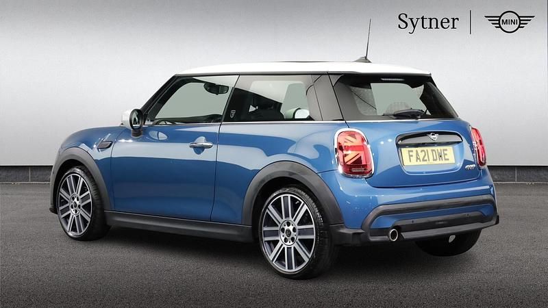 Begagnad Mini Cooper Exclusive 136 HK (100 kW) 2021 Blå Halvkombi
