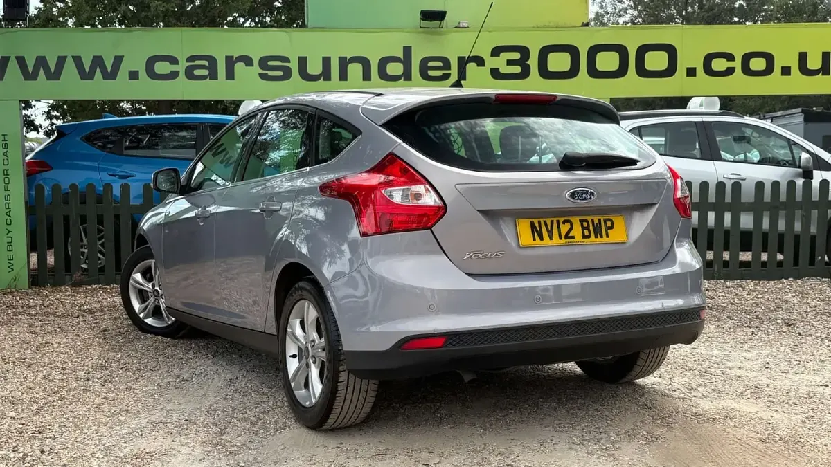 Used Ford Focus Zetec 105 HP (77 kW) 2012 Silver Hatchback