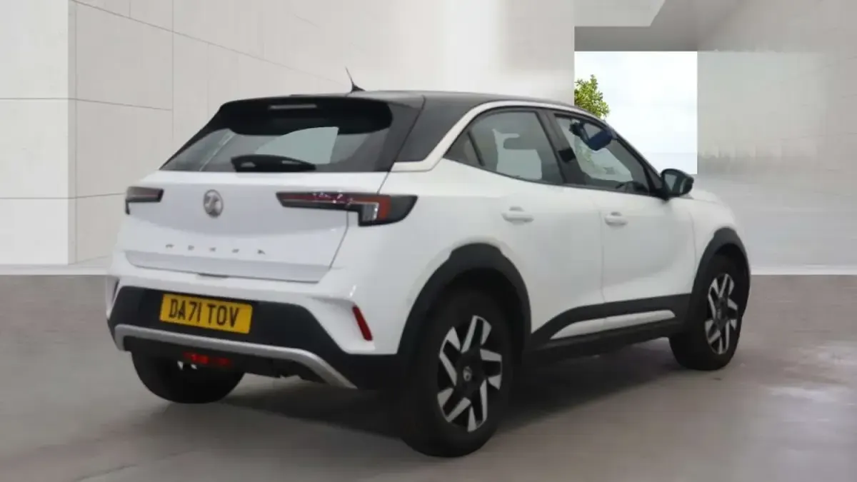 Used Vauxhall Mokka Elite 98 HP (72 kW) 2021 White SUV