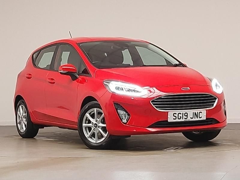 Used Ford Fiesta Zetec 85 HP (62 kW) 2019 Red Hatchback