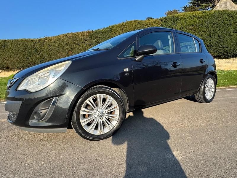 Second-hand Vauxhall Corsa 2012 Negru Hatchback