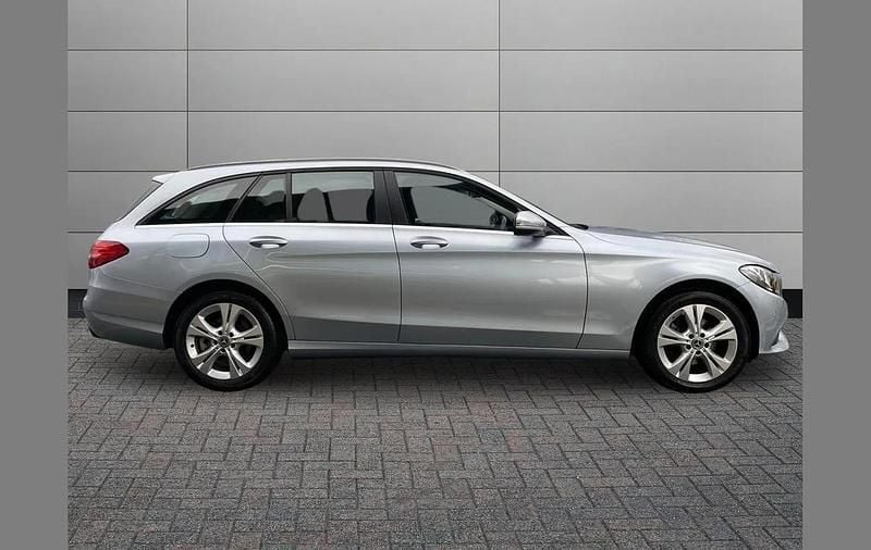 Begagnad Mercedes C220 Executive 170 HK (125 kW) 2017 Silver Kombi