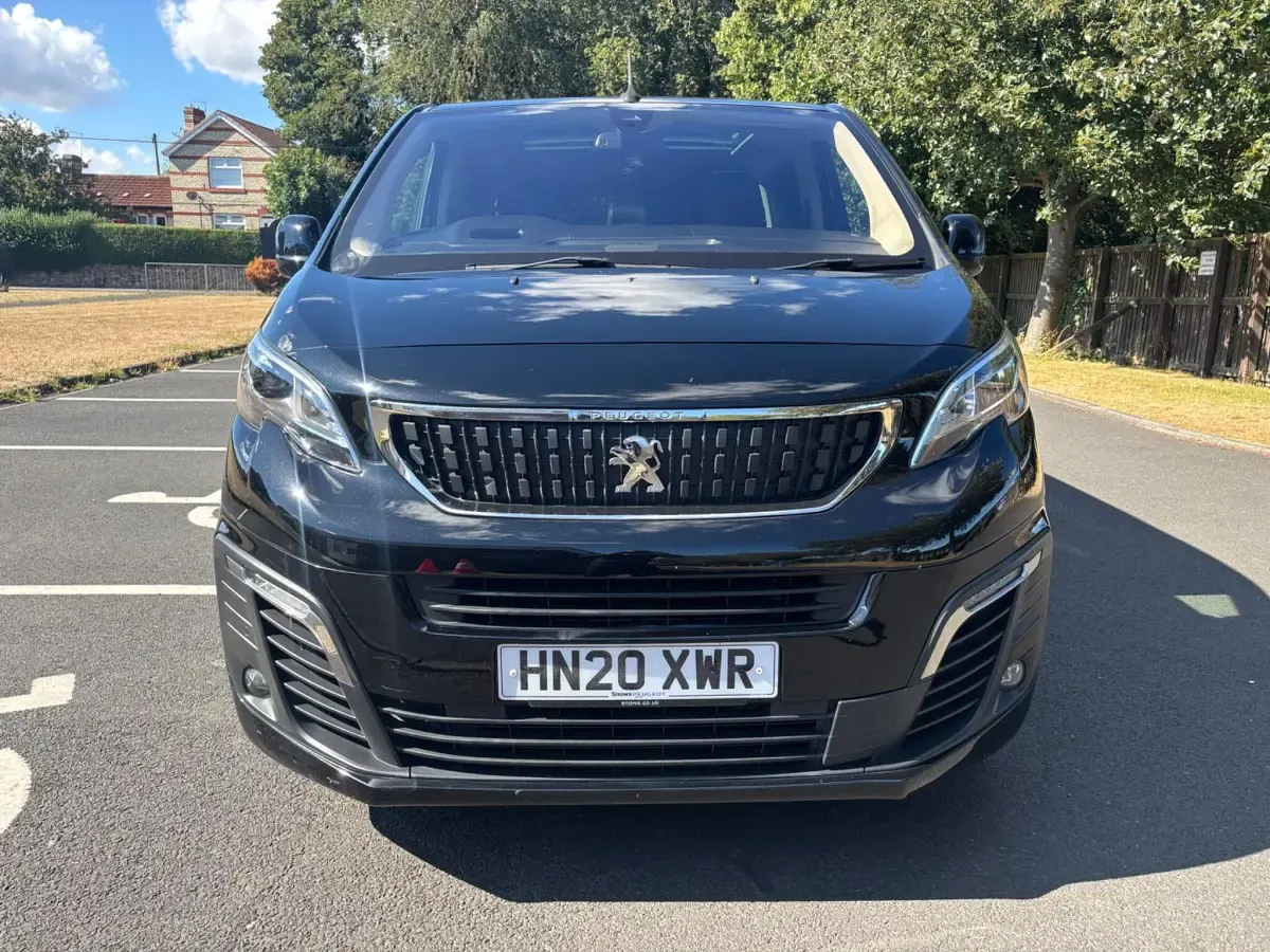 Used Peugeot Traveller Allure 175 HP (128 kW) 2020 Black MPV