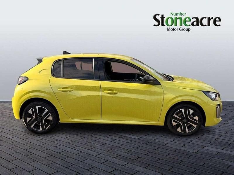 Used Peugeot 208 Allure 100 HP (73 kW) 2025 Yellow Hatchback