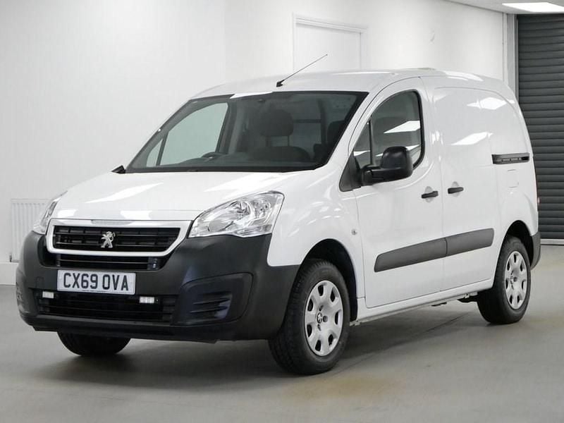 Second-hand Peugeot Partner 67 CP (49 kW) 2019 Alb Monovolum