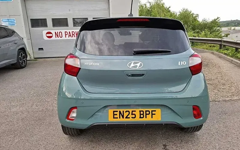 Used Hyundai i10 Premium 79 HP (58 kW) 2025 Green Hatchback