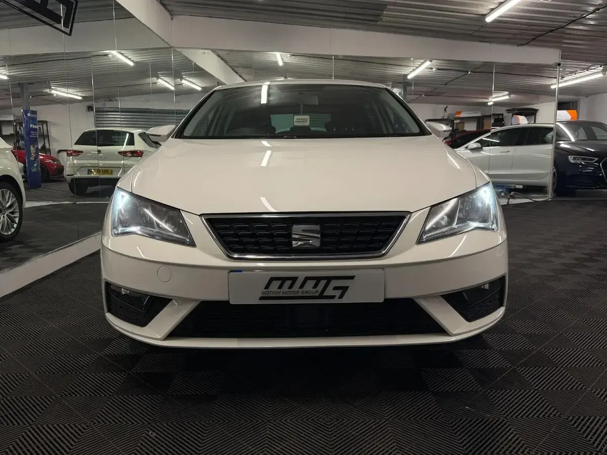 Used Seat Leon SE Dynamic 110 HP (80 kW) 2017 White Hatchback
