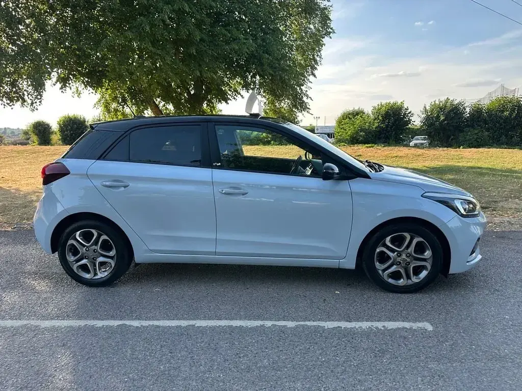 Used Hyundai i20 84 HP (61 kW) 2019 Grey Hatchback
