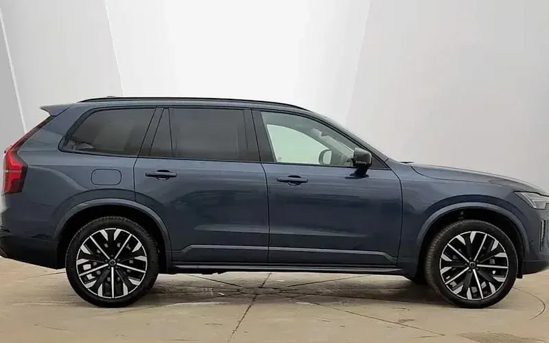 Used Volvo XC90 Ultra 250 HP (183 kW) 2025 Blue SUV