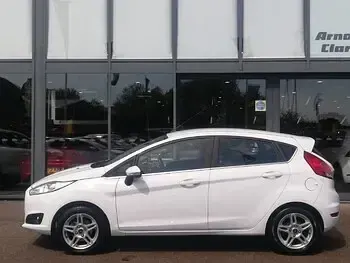 Used Ford Fiesta Zetec 80 HP (58 kW) 2014 White Hatchback