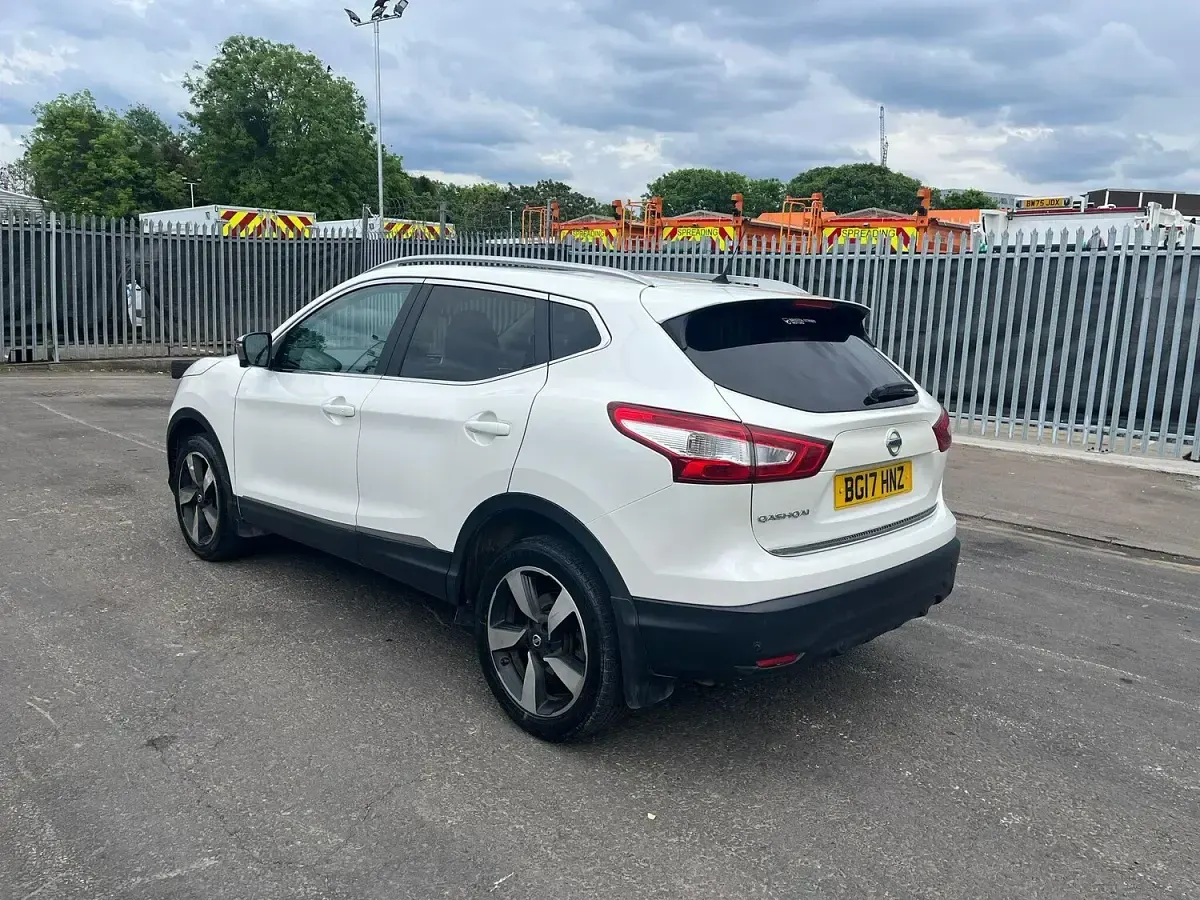 Used Nissan Qashqai N-Connecta 2017 White SUV