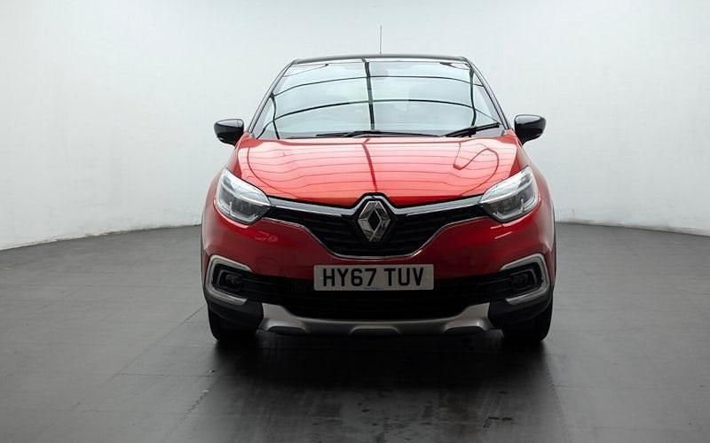 Used Renault Captur Dynamique 120 HP (88 kW) 2018 Red/black SUV