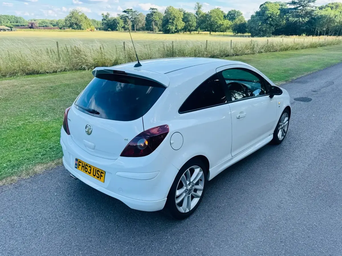 Used Vauxhall Corsa SRi 2014 White Hatchback