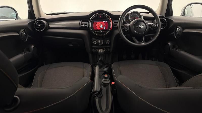 Usado Mini Cooper Hatch 134 CV (98 kW) 2018 Azul Utilitario