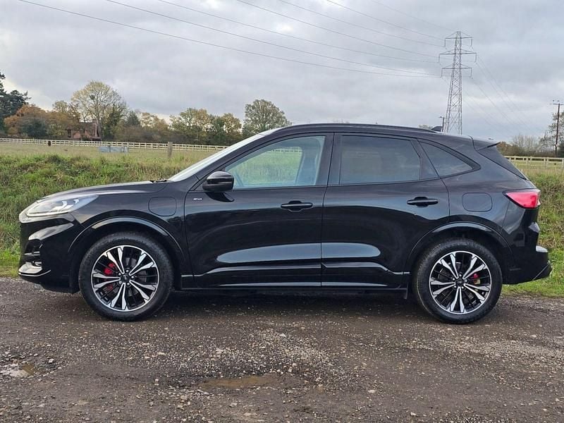 Käytetty Ford Kuga S 2024 Musta Katumaasturi