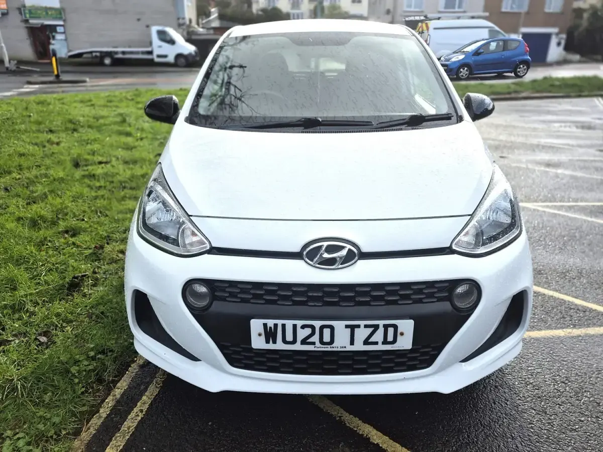 Used Hyundai i10 67 HP (49 kW) 2020 White Hatchback