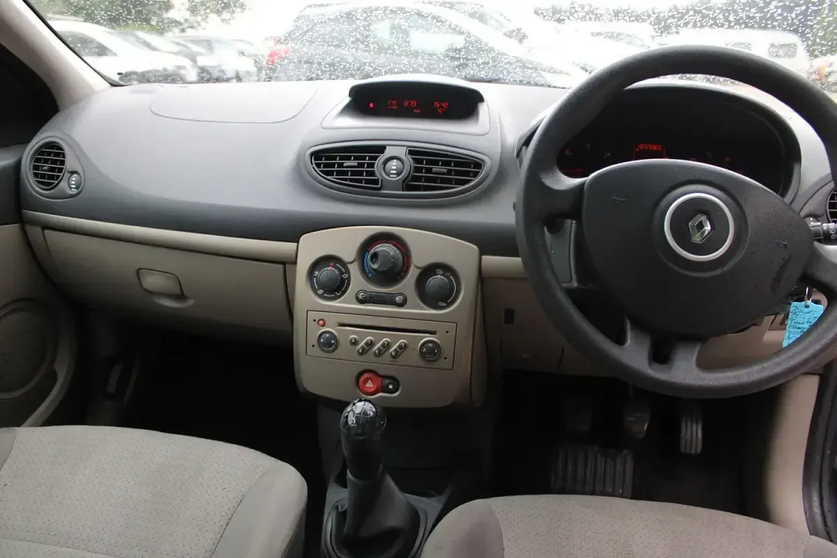 Used Renault Clio Expression 86 HP (63 kW) 2008 Blue Hatchback