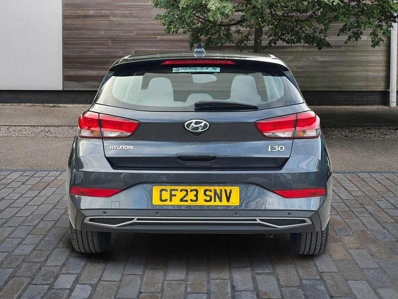 Used Hyundai i30 SE 120 HP (88 kW) 2023 Grey Hatchback