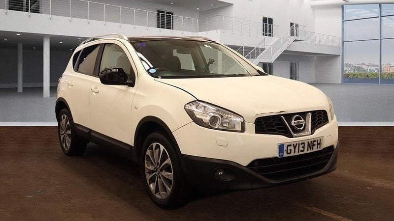 White Used 2013 Nissan Qashqai Tekna SUV | £2,490 (Good price) - Image 1/4
