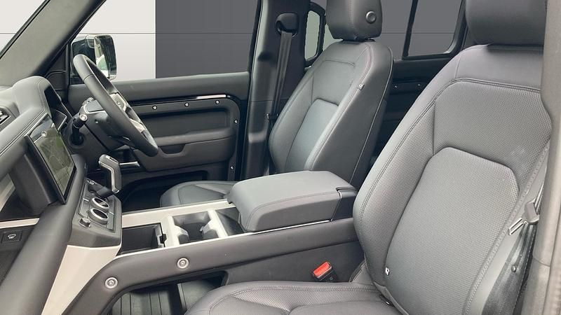 Used Land Rover Defender SE Dynamic 249 HP (183 kW) 2025 Black SUV