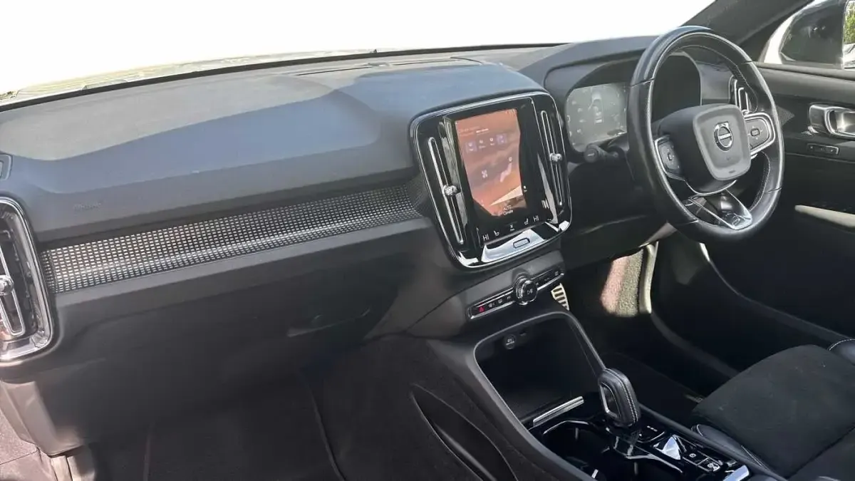 Used Volvo XC40 R-Design Pro 194 HP (142 kW) 2021 Silver SUV