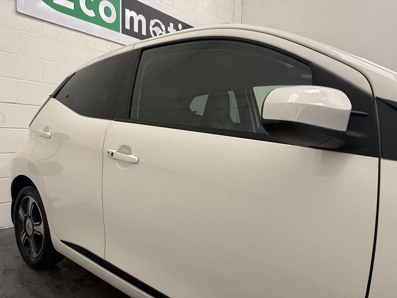 Used Toyota Aygo X-clusiv 2018 White Hatchback