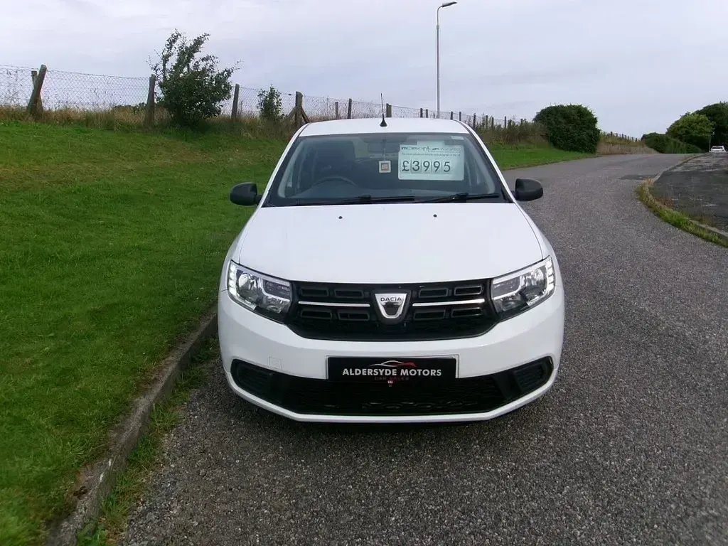 Used Dacia Sandero Essentiel 90 HP (66 kW) 2018 White Hatchback