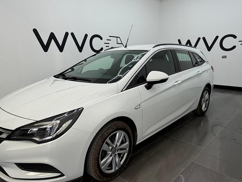 Used Vauxhall Astra 2019 White Estate