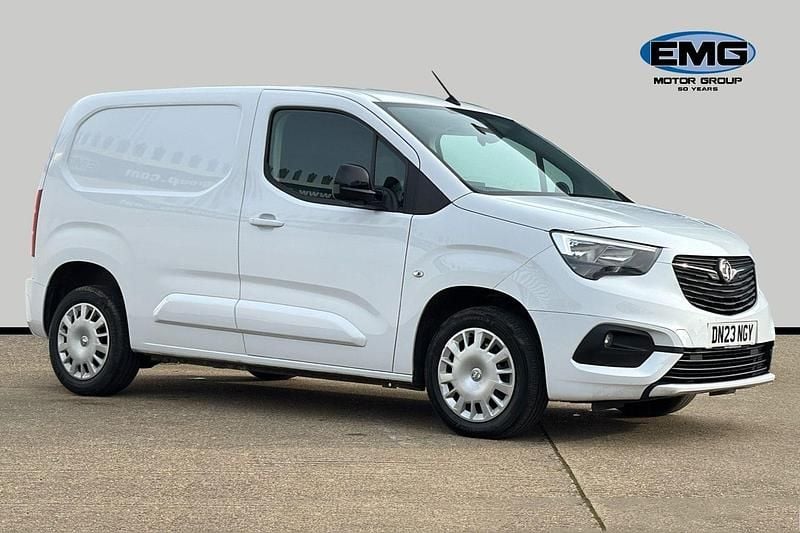 Used Vauxhall Combo S 100 HP (73 kW) 2023 White MPV