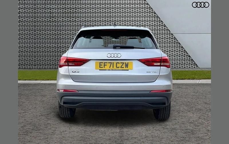 Usado Audi Q3 Design 150 HP (110 kW) 2022 Prateado SUV